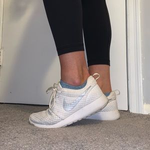 Nike Roshe Run Sneakers